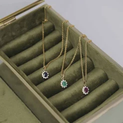 CHRISTOFFERSEN JEWELLERY ROSET VEDHÆNG 14 KARAT GULD MED SAFIR OG BRILLANTER - 4070256G-SA