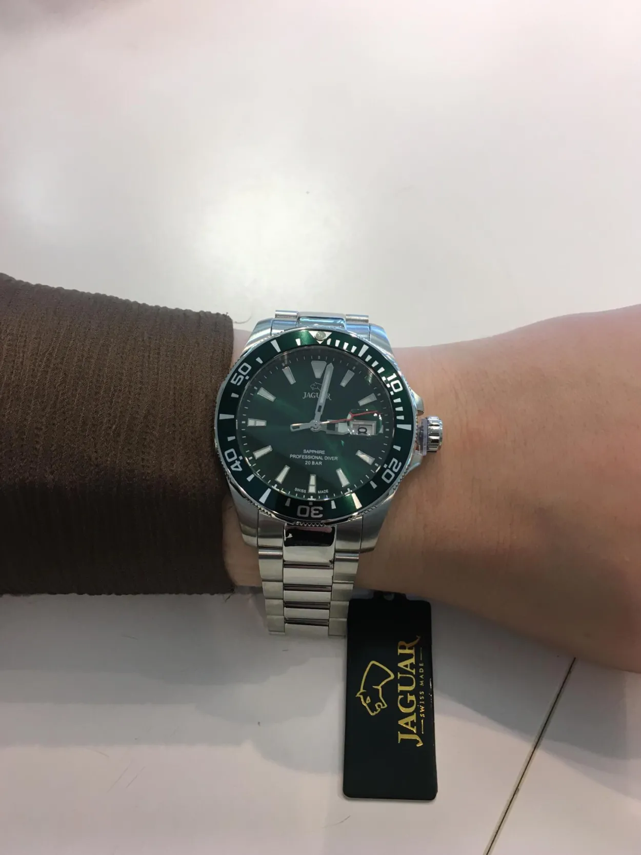 JAGUAR HERRE UR DIVER 200 METER VANDTÆT MED GRØN SKIVE - J860/B