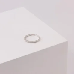 JOANLI NOR ADINANOR RING SØLV EN RÆKKE MED ZIRKONIA - 104504009