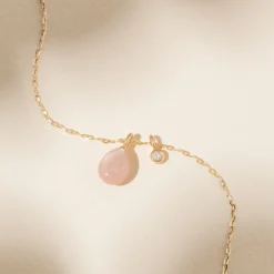 JULIE SANDLAU ELINA VEDHÆNG I 14 KARAT GULD MED ROSY MOONSTONE - YG14-PD420RSMN