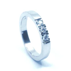 14 KT. ALLIANCE RING HVIDGULD MED BRILLANT 3X0,05 CT. W/SI