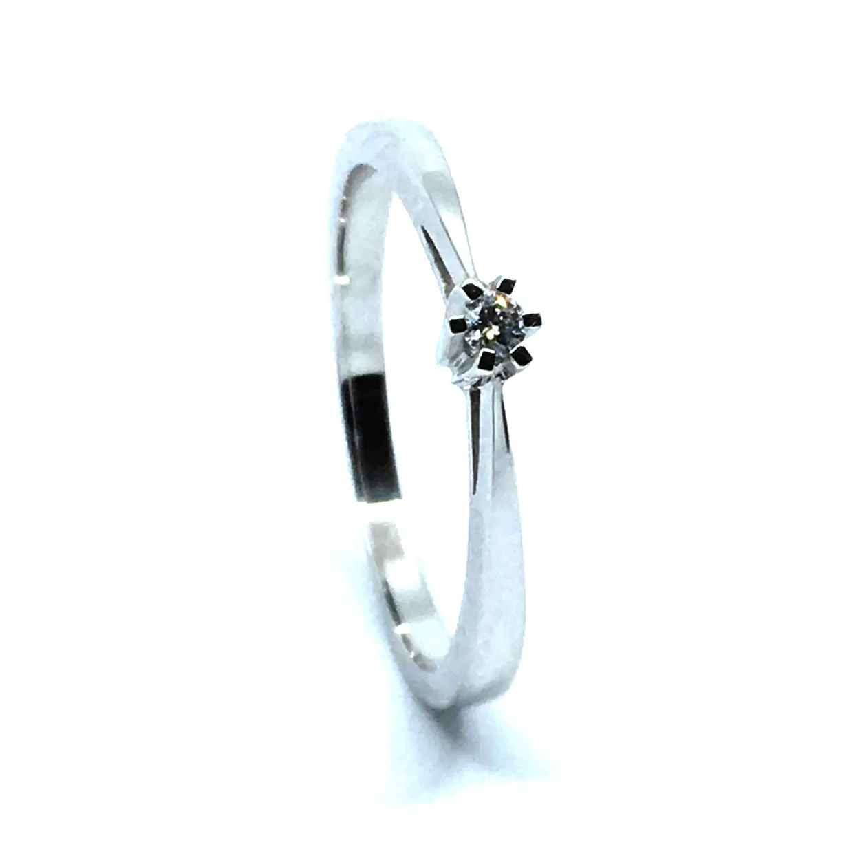 8 KT. HVIDGULD CARLA RING MED BRILLANT 0,03 CT. W/SI