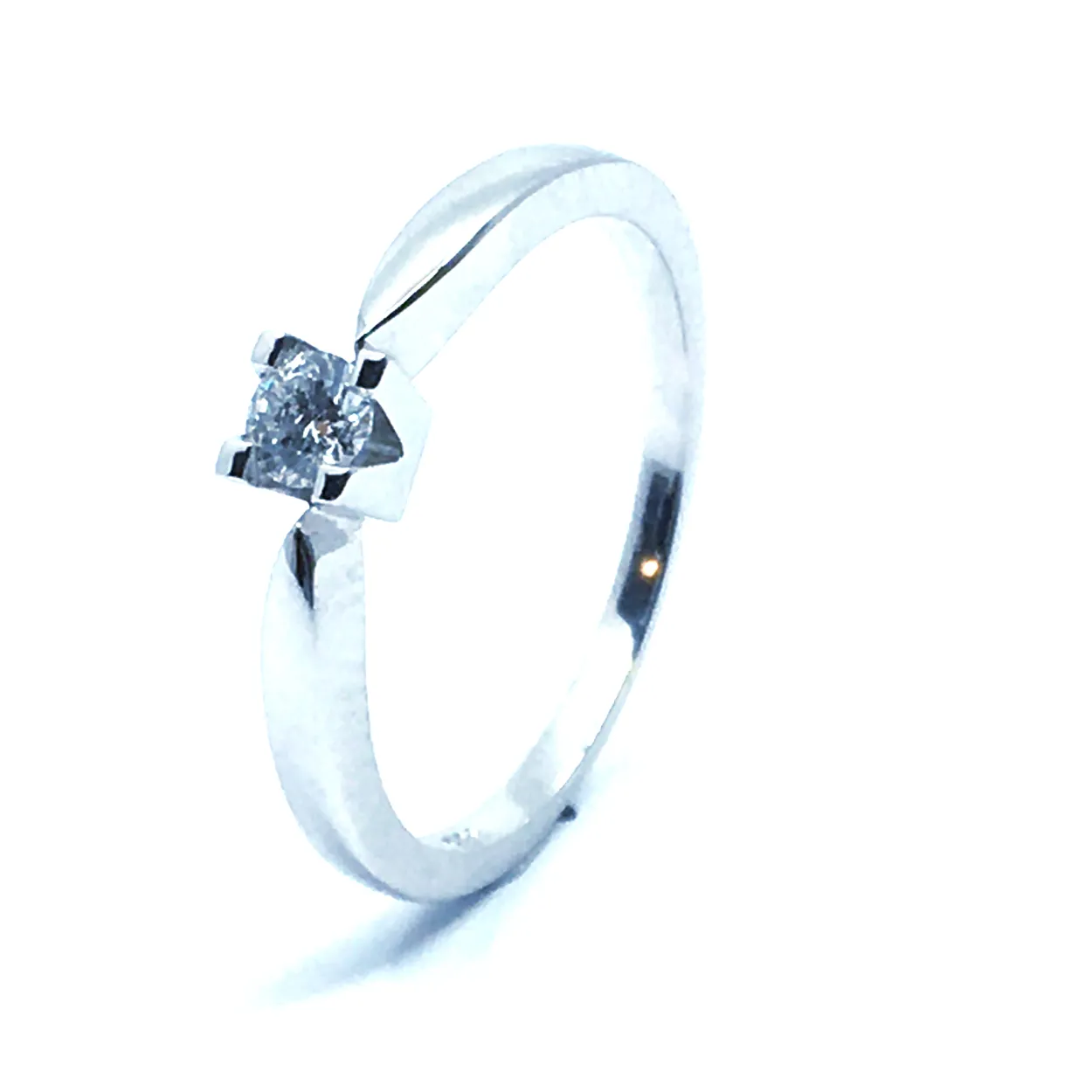 14 KT. HVIDGULD EVA RING MED BRILLANT 0,15 CT. W/SI