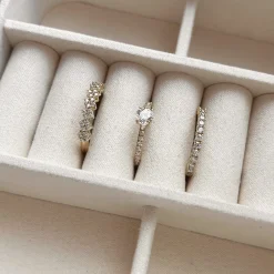 SCROUPLES RING I 8 KARAT GULD MED STEN - 714913