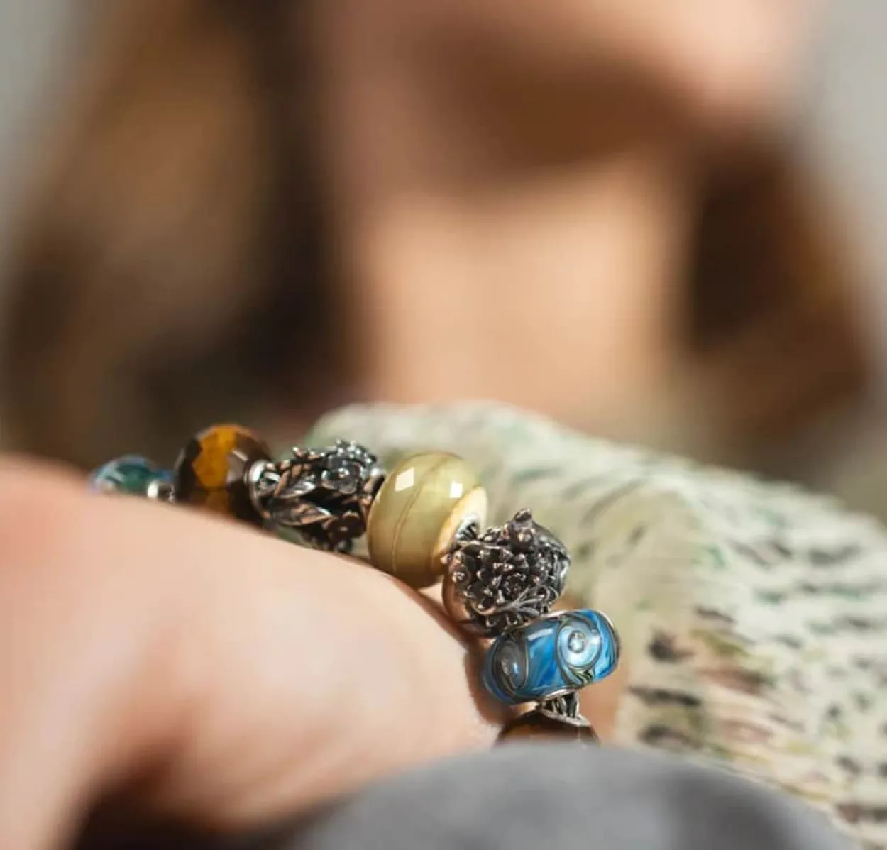 TROLLBEADS MULIGHEDERNES BØLGER GLASKUGLE - TGLBE-20450
